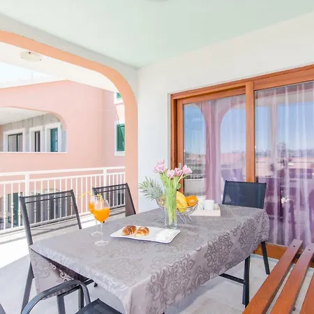 Apartamento Salona Apartments *