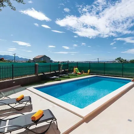 Apartamento Salona Apartments